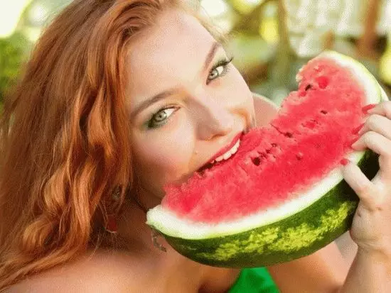 Beth sy'n breuddwydio am watermelon i fenyw? 7807_2